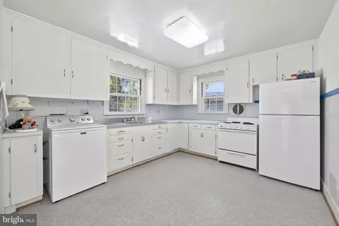 Kitchen - 221 North Blvd, Salisbury, MD 21801 photo 3 of 3