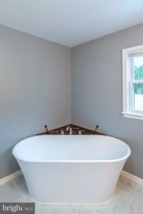 Bath - 26792 Porter Mill Rd, Hebron, MD 21830 photo 13 of 14