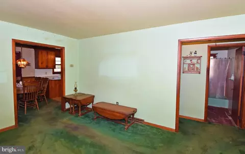 Living - 4301 Tyaskin Rd, Tyaskin, MD 21865 photo 2 of 5