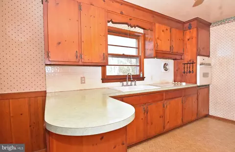 Kitchen - 4301 Tyaskin Rd, Tyaskin, MD 21865 photo 1 of 3