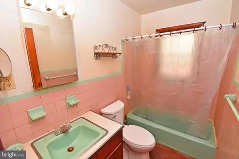 Bath - 4301 Tyaskin Rd, Tyaskin, MD 21865 photo 1 of 1