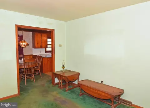 Living - 4301 Tyaskin Rd, Tyaskin, MD 21865 photo 3 of 5