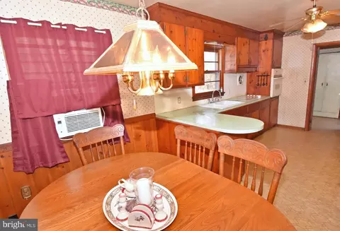 Dining - 4301 Tyaskin Rd, Tyaskin, MD 21865 photo 3 of 3
