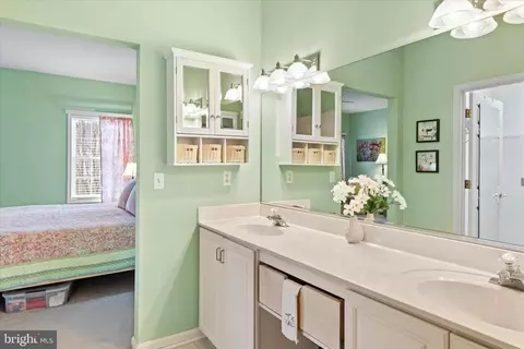 Bath - 1106 S Schumaker Dr, Salisbury, MD 21804 photo 2 of 3