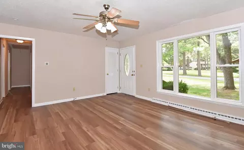 Living - 612 Regency Dr, Salisbury, MD 21804 photo 2 of 4
