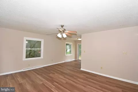 Living - 612 Regency Dr, Salisbury, MD 21804 photo 4 of 4