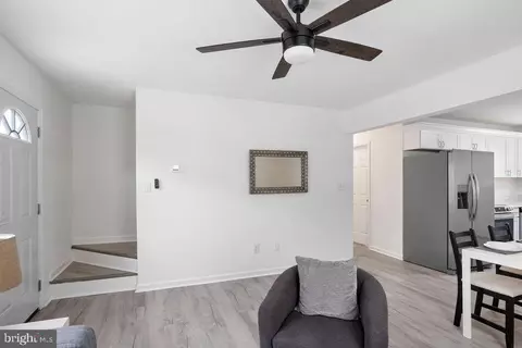 Entry Way - 902 Hanson St, Salisbury, MD 21801 photo 7 of 10