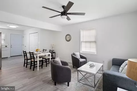 Entry Way - 902 Hanson St, Salisbury, MD 21801 photo 6 of 10