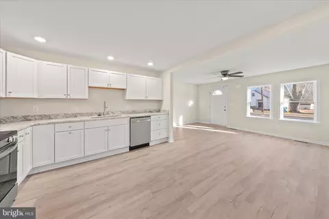 Living - 800 East Rd, Salisbury, MD 21801 photo 4 of 5