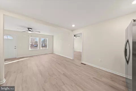 Entry Way - 800 East Rd, Salisbury, MD 21801 photo 1 of 5