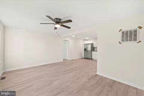 Living - 800 East Rd, Salisbury, MD 21801 photo 1 of 5