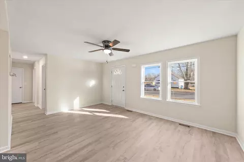 Living - 800 East Rd, Salisbury, MD 21801 photo 2 of 5