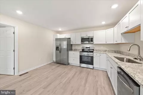 Kitchen - 800 East Rd, Salisbury, MD 21801 photo 2 of 3