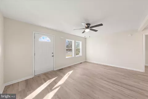 Living - 800 East Rd, Salisbury, MD 21801 photo 3 of 5