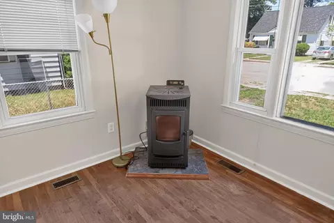 Living - 316 S Haven Ave, Salisbury, MD 21804 photo 4 of 4