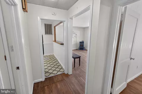 Entry Way - 316 S Haven Ave, Salisbury, MD 21804 photo 3 of 8