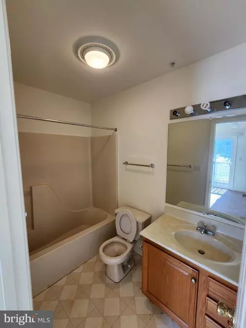 Bath - 700 Canvasback Ct #700, Salisbury, MD 21804 photo 5 of 6