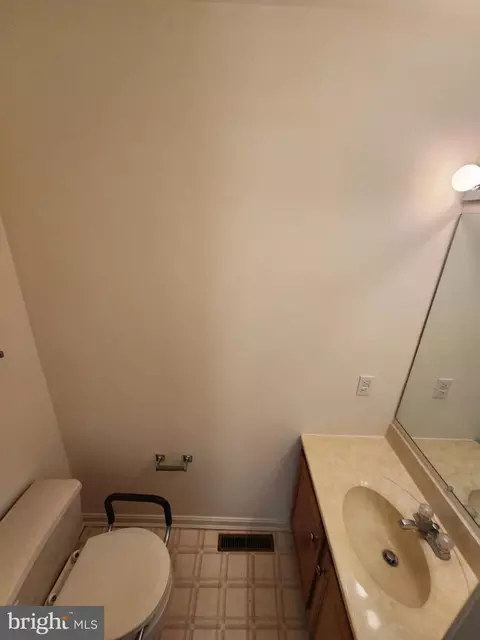 Bath - 700 Canvasback Ct #700, Salisbury, MD 21804 photo 1 of 6