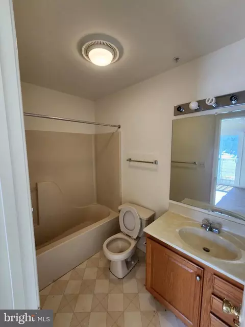 Bath - 700 Canvasback Ct #700, Salisbury, MD 21804 photo 4 of 6