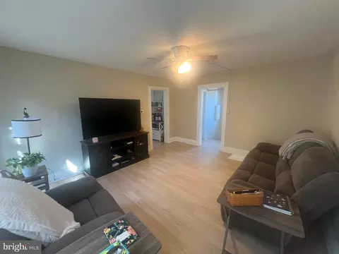 Living - 810 N Division St, Salisbury, MD 21801 photo 3 of 4