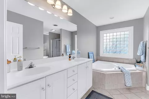 Bath - 502 Indian Ln, Salisbury, MD 21801 photo 5 of 6