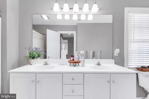 Bath - 502 Indian Ln, Salisbury, MD 21801 photo 2 of 6