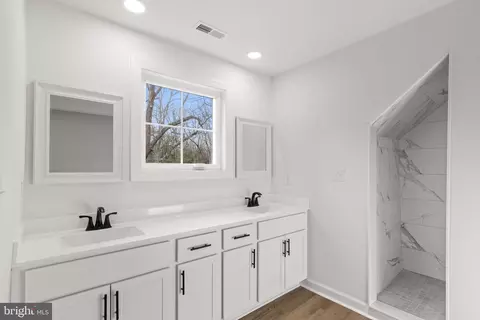 Bath - 22202 Wetipquin Rd, Quantico, MD 21856 photo 1 of 2