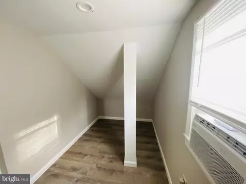 Entry Way - 1007 Pierce Ave, Salisbury, MD 21804 photo 4 of 7