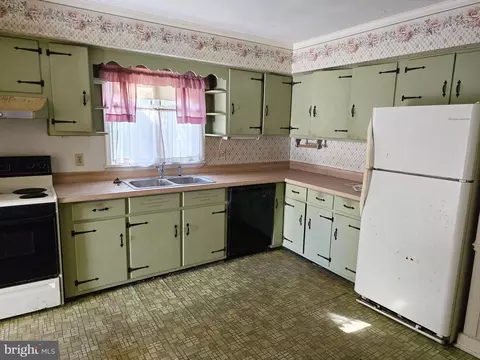 Kitchen - 112 Johnson Dr, Salisbury, MD 21804 photo 1 of 2
