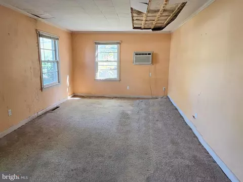 Living - 112 Johnson Dr, Salisbury, MD 21804 photo 2 of 4