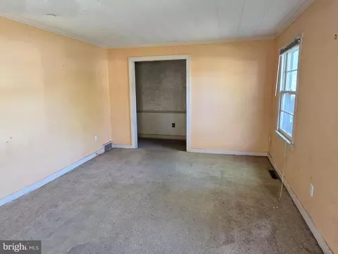 Living - 112 Johnson Dr, Salisbury, MD 21804 photo 1 of 4