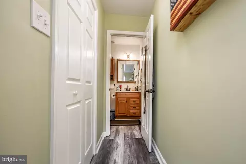 Entry Way - 1005 E Schumaker Manor Dr, Salisbury, MD 21804 photo 3 of 4
