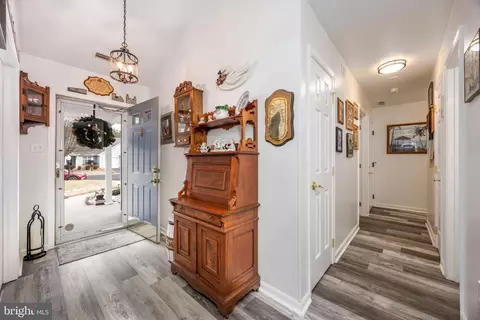 Entry Way - 1005 E Schumaker Manor Dr, Salisbury, MD 21804 photo 2 of 4