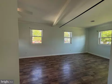 Living - 36432 Davis St, Willards, MD 21874 photo 4 of 5