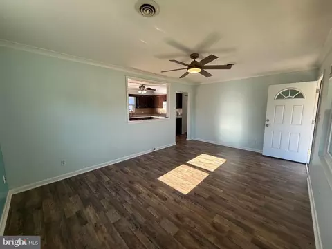 Living - 36432 Davis St, Willards, MD 21874 photo 2 of 5