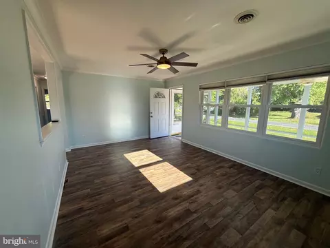 Living - 36432 Davis St, Willards, MD 21874 photo 3 of 5