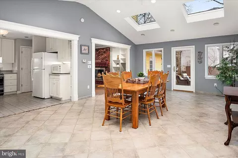 Dining - 3940 Devonshire Dr, Salisbury, MD 21804 photo 3 of 8