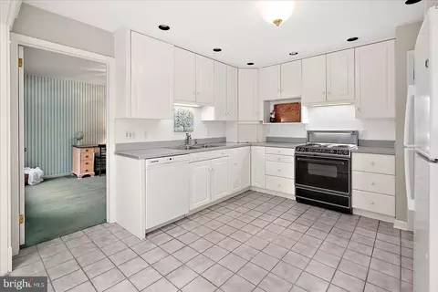 Kitchen - 3940 Devonshire Dr, Salisbury, MD 21804 photo 2 of 5