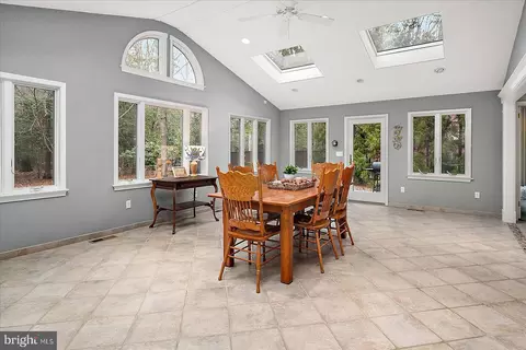 Dining - 3940 Devonshire Dr, Salisbury, MD 21804 photo 6 of 8