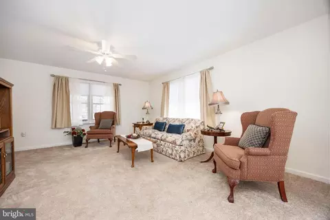 Living - 633 E Main St, Fruitland, MD 21826 photo 3 of 4