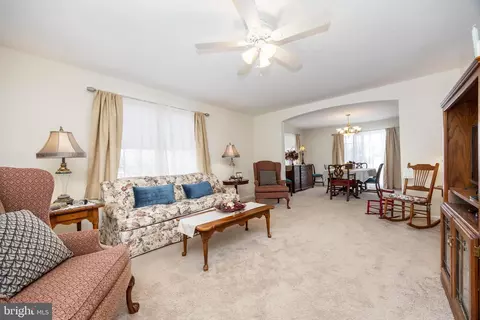 Living - 633 E Main St, Fruitland, MD 21826 photo 2 of 4