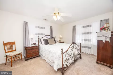 Bedroom - 633 E Main St, Fruitland, MD 21826 photo 6 of 8