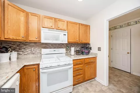 Entry Way - 633 E Main St, Fruitland, MD 21826 photo 2 of 3