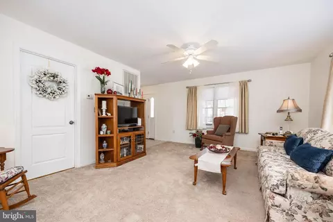 Living - 633 E Main St, Fruitland, MD 21826 photo 4 of 4
