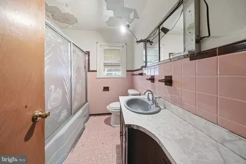 Bath - 500 E Vine St, Salisbury, MD 21804 photo 1 of 2