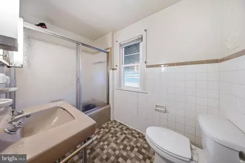 Bath - 500 E Vine St, Salisbury, MD 21804 photo 2 of 2