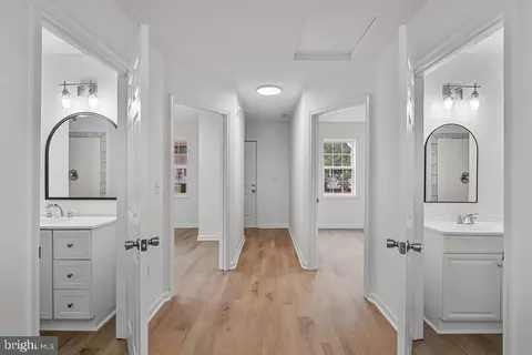Entry Way - 905 Hanover St, Salisbury, MD 21801 photo 1 of 4