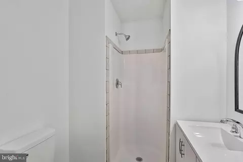 Bath - 905 Hanover St, Salisbury, MD 21801 photo 3 of 3