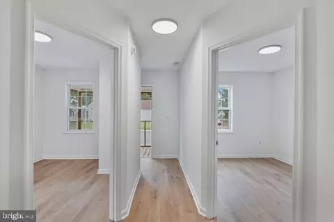 Entry Way - 905 Hanover St, Salisbury, MD 21801 photo 3 of 4