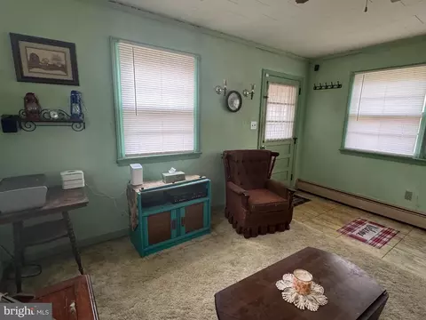 Entry Way - 601 Atlantic Ave, Salisbury, MD 21804 photo 2 of 3
